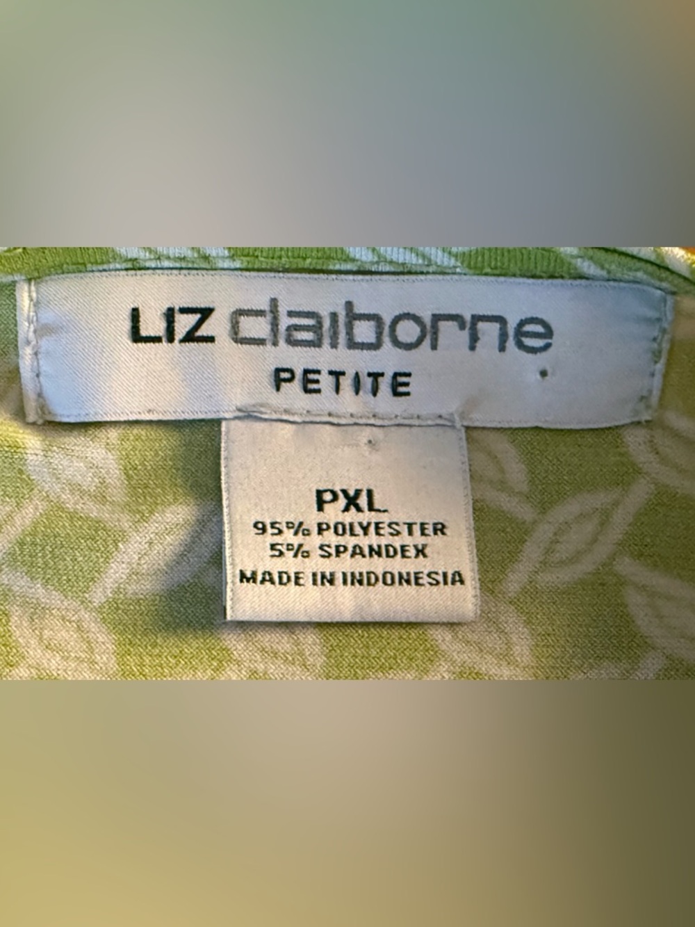 Liz Claiborne Petite XL Green Geometric Print Pleated Blouse Cap Sleeve - Picture 5 of 7